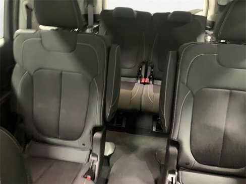 Used 2023 Jeep Grand Cherokee L Laredo image 13