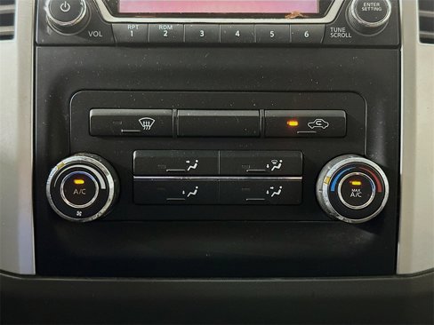 Used 2015 Nissan Frontier SV image 14