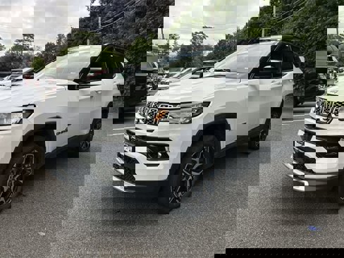 New 2025 Jeep Compass Limited image 4