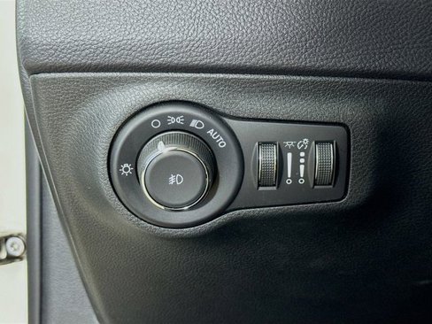 Used 2018 Jeep Compass Latitude w/ Popular Equipment Group image 13