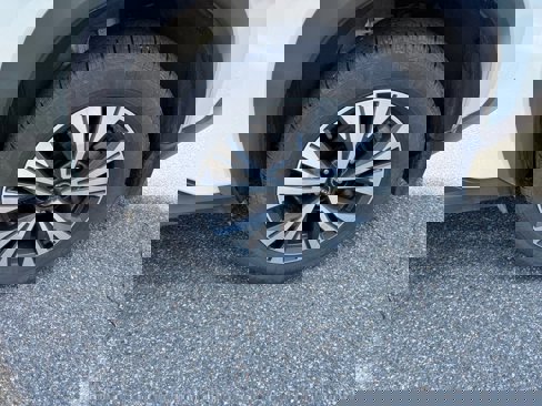 Used 2022 Nissan Rogue SV w/ SV Premium Package image 12