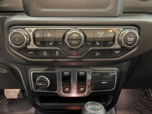 Used 2019 Jeep Wrangler Sport image 16