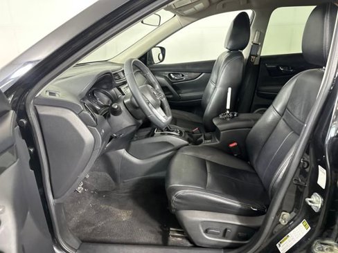 Used 2018 Nissan Rogue SV image 11