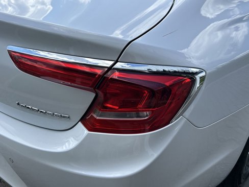 Used 2017 Buick LaCrosse Essence image 9