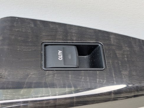 Used 2014 Toyota Venza LE image 29