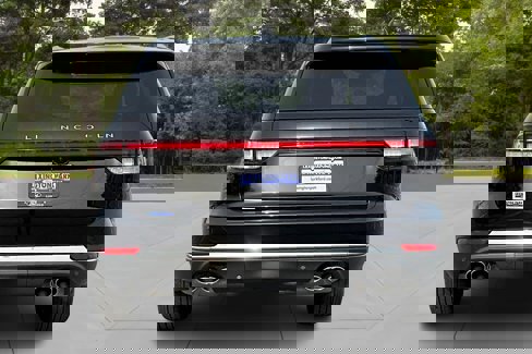 New 2025 Lincoln Aviator AWD image 4