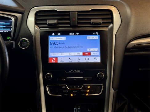 Used 2019 Ford Fusion SEL image 29