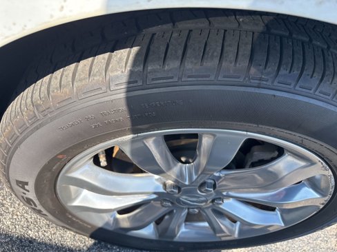 Used 2018 Chrysler 300 Limited image 4