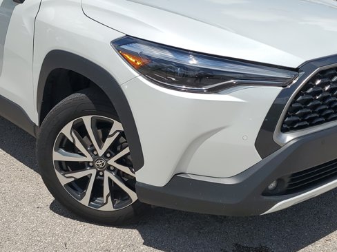 Used 2024 Toyota Corolla Cross XLE image 2