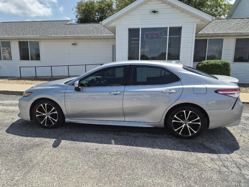 Used 2020 Toyota Camry SE image 5