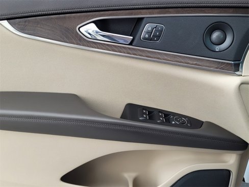 Used 2019 Lincoln Nautilus Reserve image 21