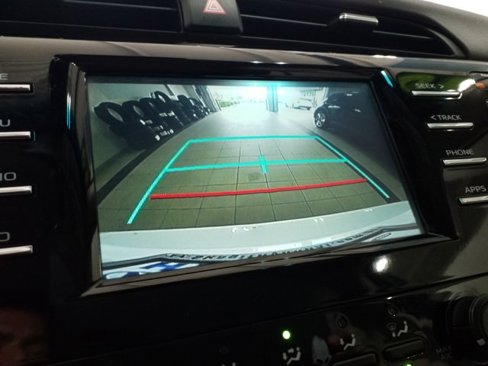Used 2018 Toyota Camry LE image 9