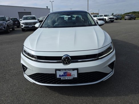 New 2025 Volkswagen Jetta SE image 9