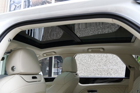 Used 2022 Bentley Bentayga image 21