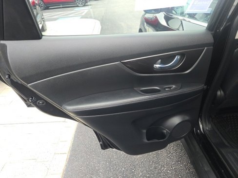 Used 2018 Nissan Rogue S image 24