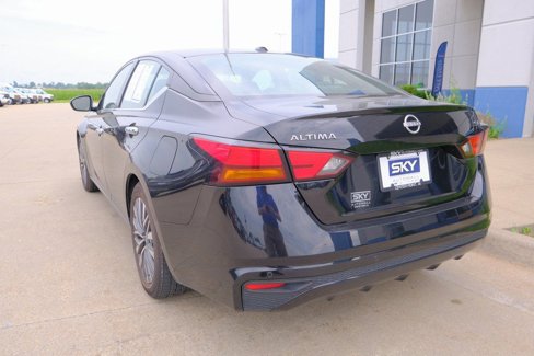Used 2023 Nissan Altima 2.5 SV image 5