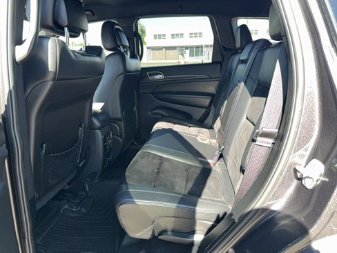 Used 2018 Jeep Grand Cherokee Altitude image 24
