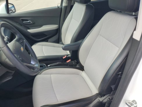 Used 2019 Chevrolet Trax LT w/ LT Convenience Package image 25