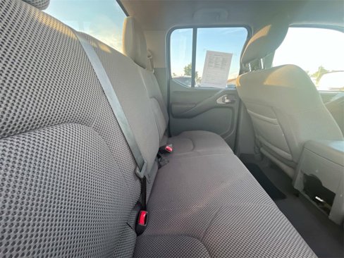 Used 2020 Nissan Frontier SV w/ Midnight Edition Floor Mats image 15