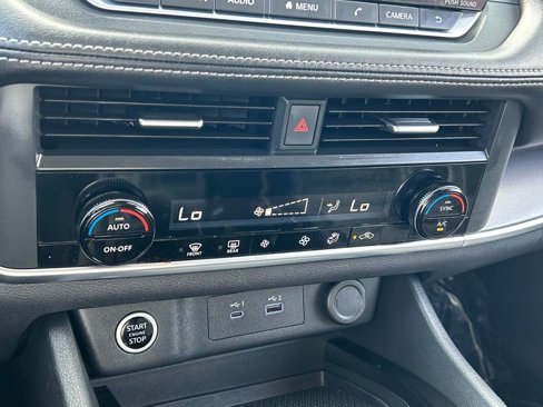 Used 2023 Nissan Rogue SV image 43