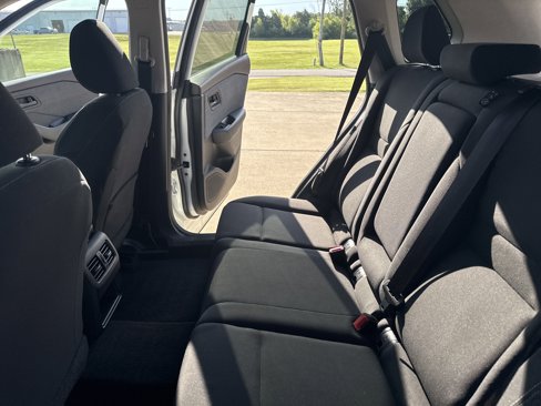 Used 2023 Nissan Rogue S image 27