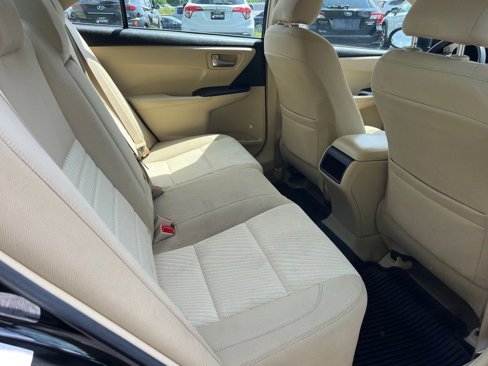 Used 2016 Toyota Camry LE image 27