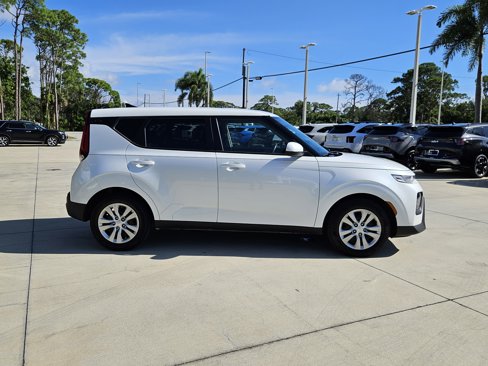 Certified 2021 Kia Soul LX image 8