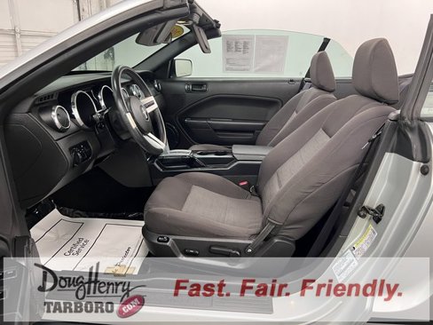 Used 2005 Ford Mustang Convertible image 30