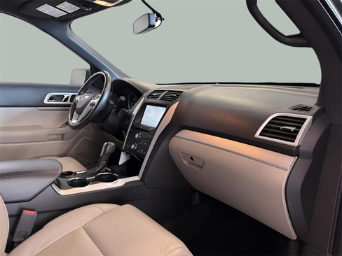Used 2015 Ford Explorer XLT w/ Equipment Group 202A image 29