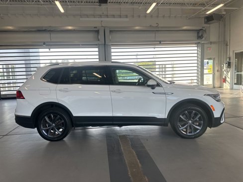 Certified 2022 Volkswagen Tiguan SE image 6