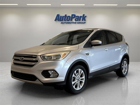 Used 2017 Ford Escape SE image 3