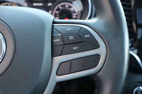 Used 2019 Jeep Cherokee Limited image 16