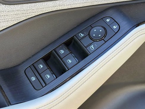 Used 2021 Nissan Rogue SV image 16
