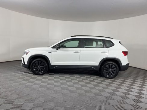 Used 2022 Volkswagen Taos S image 6