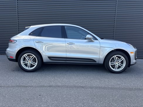 Certified 2025 Porsche Macan image 13