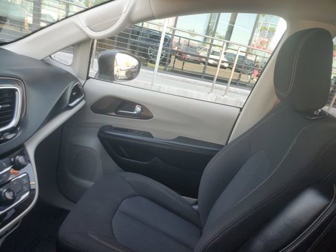 Used 2022 Chrysler Voyager LX image 20