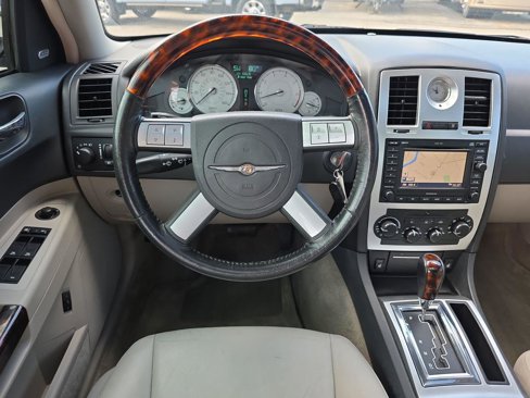 Used 2006 Chrysler 300 C w/ Navigation & Sound Group II image 6