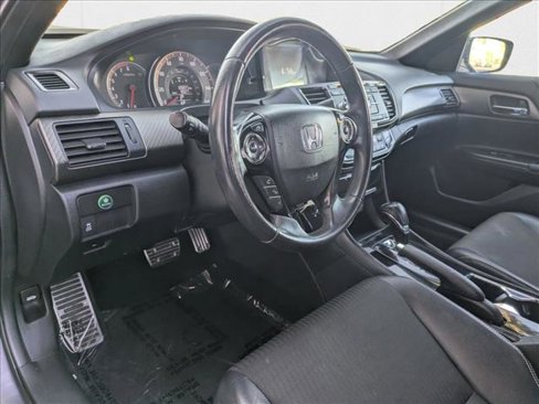 Used 2017 Honda Accord Sport image 10