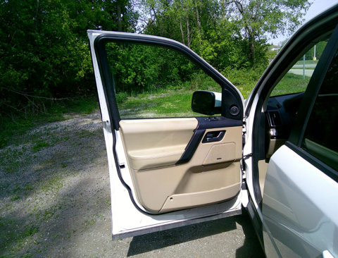 Used 2013 Land Rover LR2 image 18