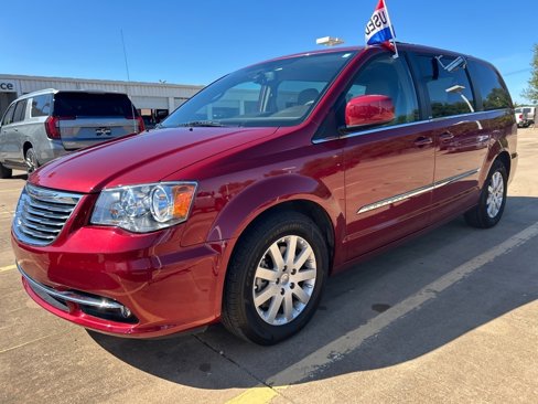 Used 2013 Chrysler Town & Country Touring image 1