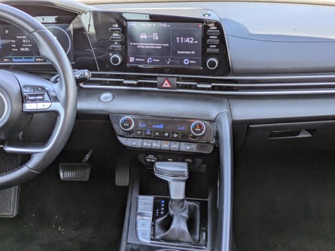 Used 2021 Hyundai Elantra SEL w/ Convenience Package image 16