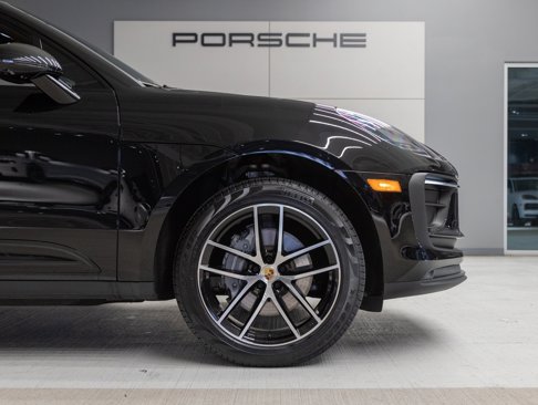 Used 2025 Porsche Macan image 11
