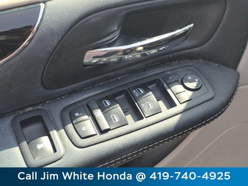 Used 2018 Dodge Grand Caravan SXT image 19
