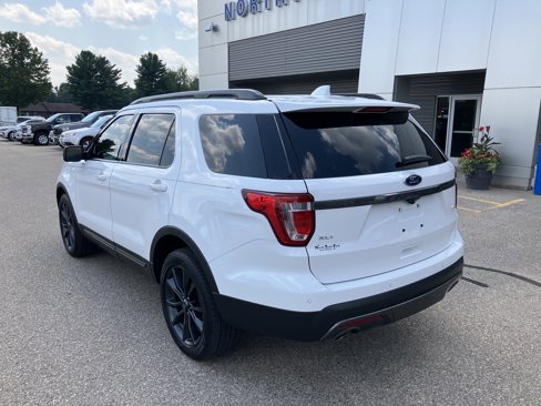 Used 2017 Ford Explorer XLT w/ Equipment Group 202A image 8