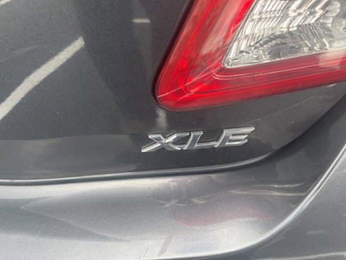 Used 2010 Toyota Camry XLE image 5