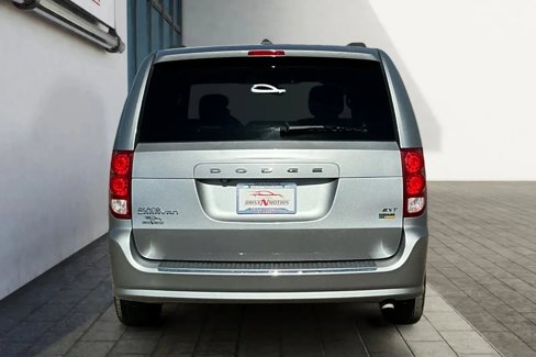 Used 2019 Dodge Grand Caravan SXT image 5
