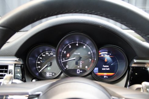 Used 2025 Porsche Macan image 23
