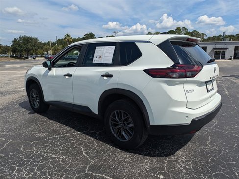 Used 2024 Nissan Rogue S image 5
