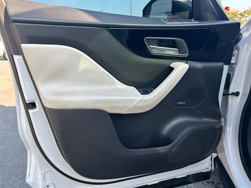 Used 2017 Jaguar F-PACE R-Sport image 21