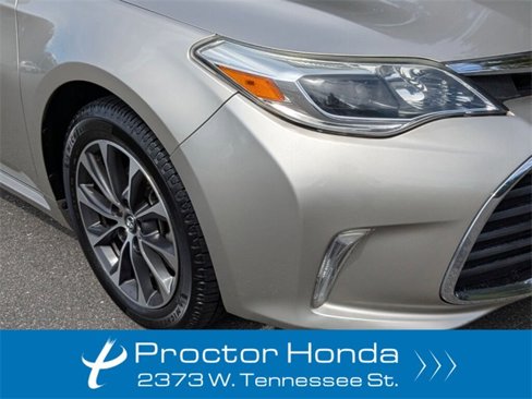 Used 2016 Toyota Avalon XLE Premium image 2